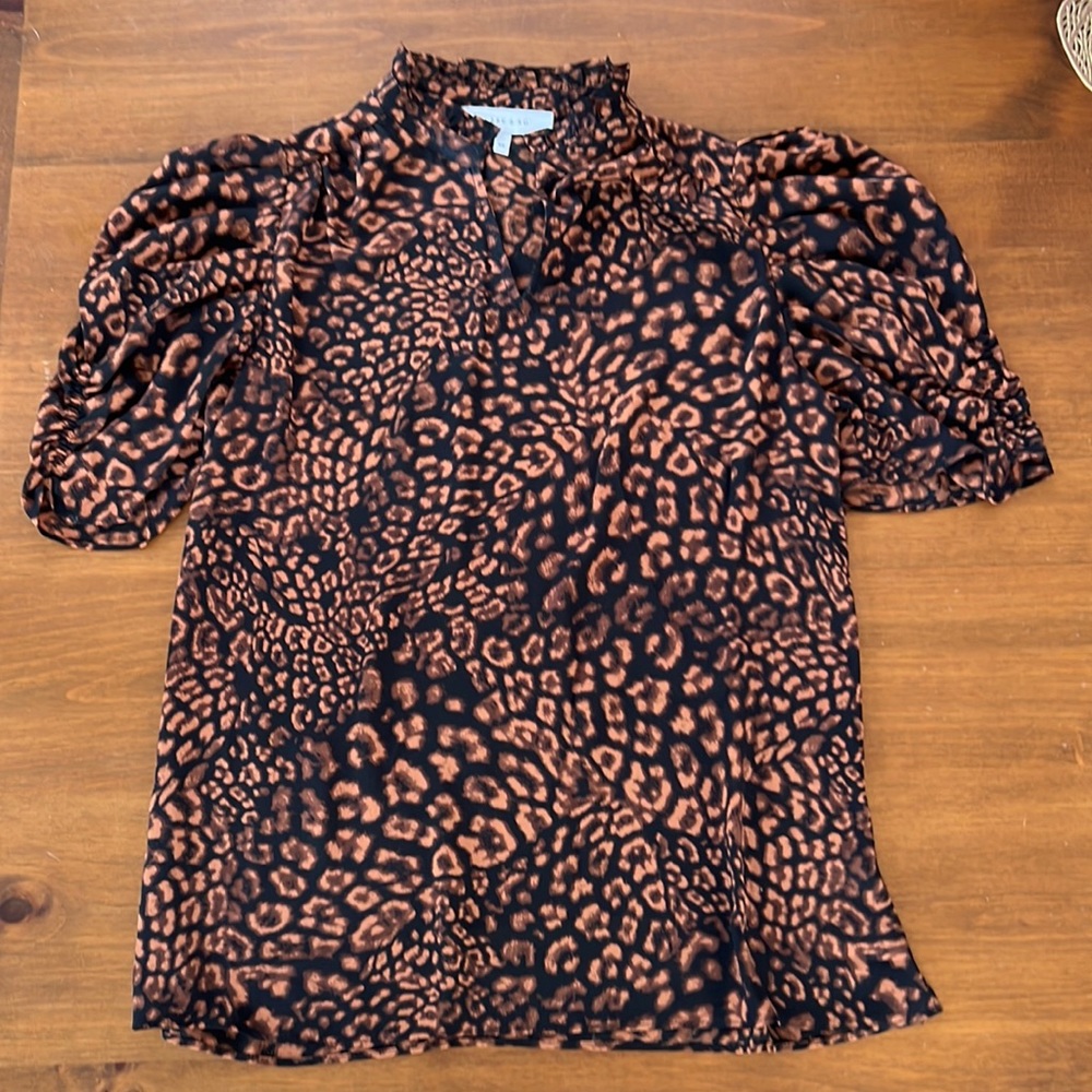 Like new Lark & Ro blouse